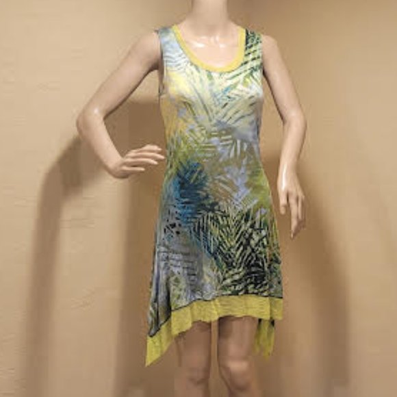 Cupio Dresses & Skirts - Cupio wome's sleeveless soft light weight striking tropical pattern - Small